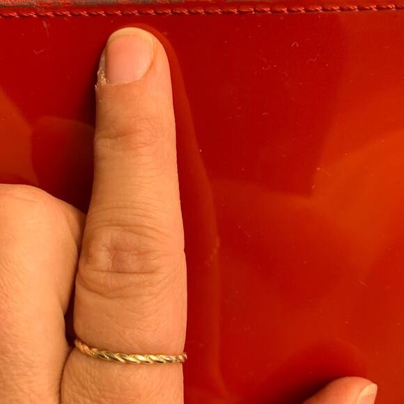 Beijo Classic Celebrity Appeal Lipstick Red Vinyl Shoulder Bag - Picture 5 of 16